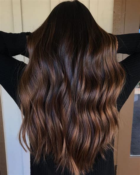 Give it some thought; the gorgeous contrast looks really stylish. . Honey brown highlights on dark brown hair
